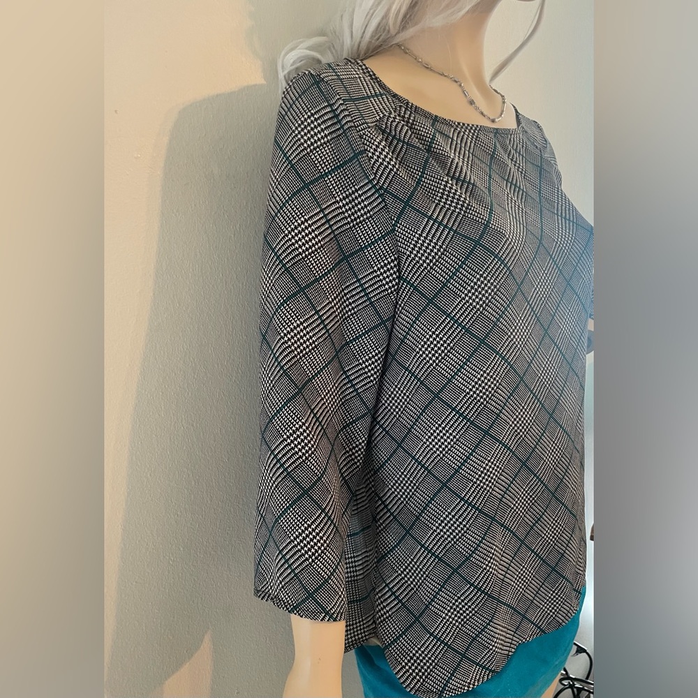 The Limited 3/4 plaid top - Picture 4 of 6